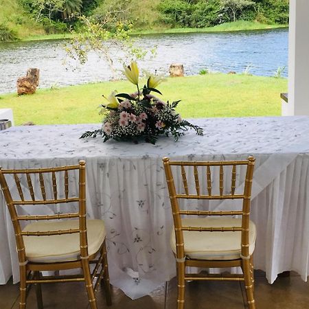 Hotel Vista Lago サンティアゴ エクステリア 写真